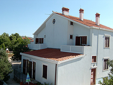 blaues ferienhaus